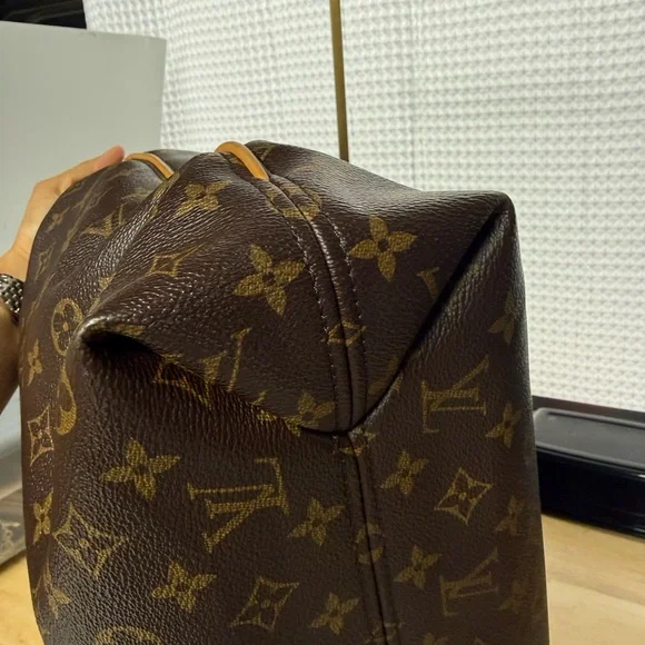 Louis Vuitton Sully MM Monogram Shoulder Bag - Picture 8 of 16